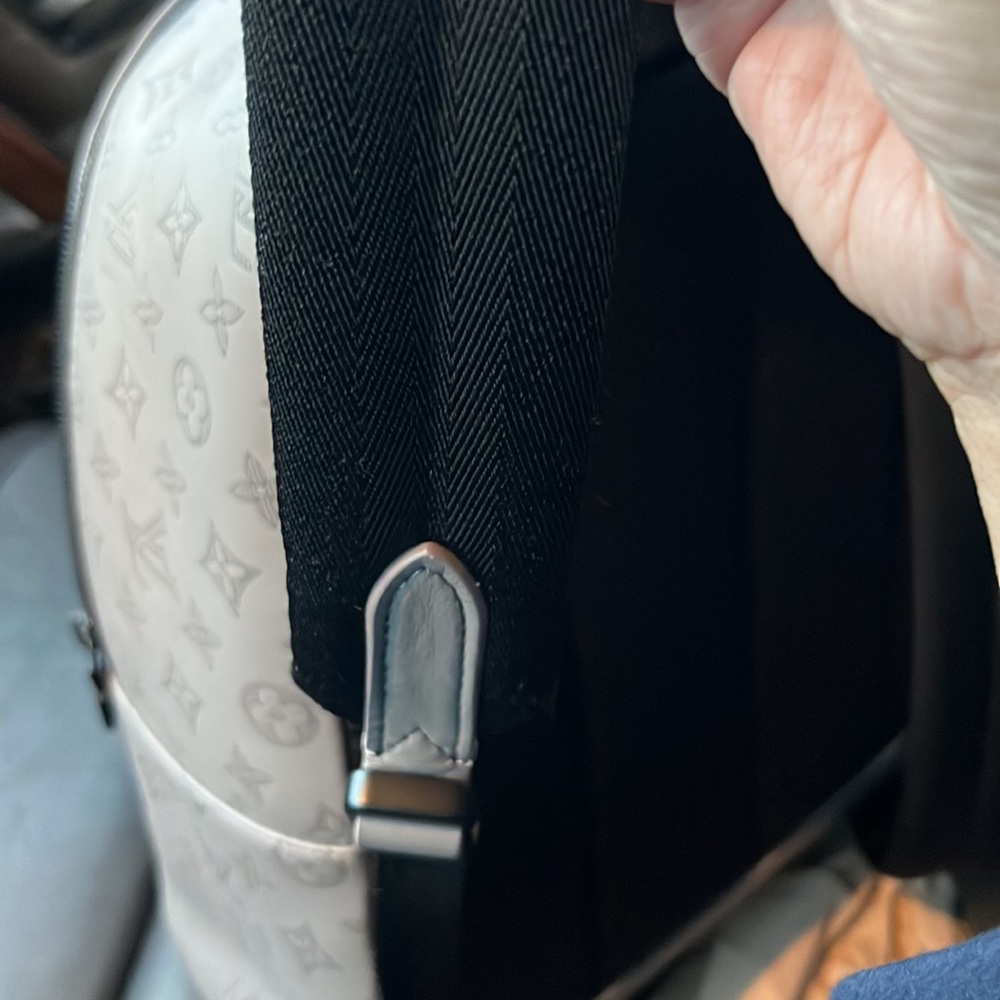 Racer LV -- 🎈SOLD🎈gray monogram with matte black hardware - Picture 9 of 11